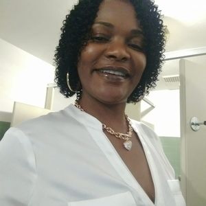 Meet your Posher, Elesia